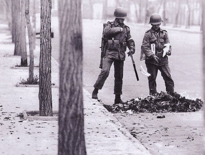 Burning Books - Chile September 1973 (David Burnett/Contact)